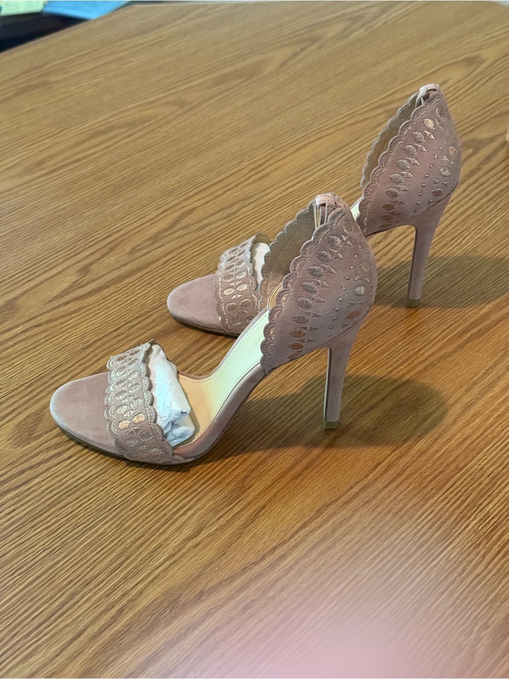 Ivanka Trump Dusty Rose Scalloped Open-Toe Stiletto Heels, new with box